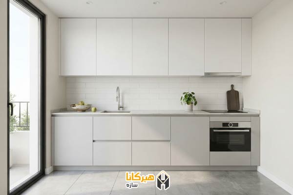 4. آشپزخانه سفید و طوسی برای فضاهای کوچک